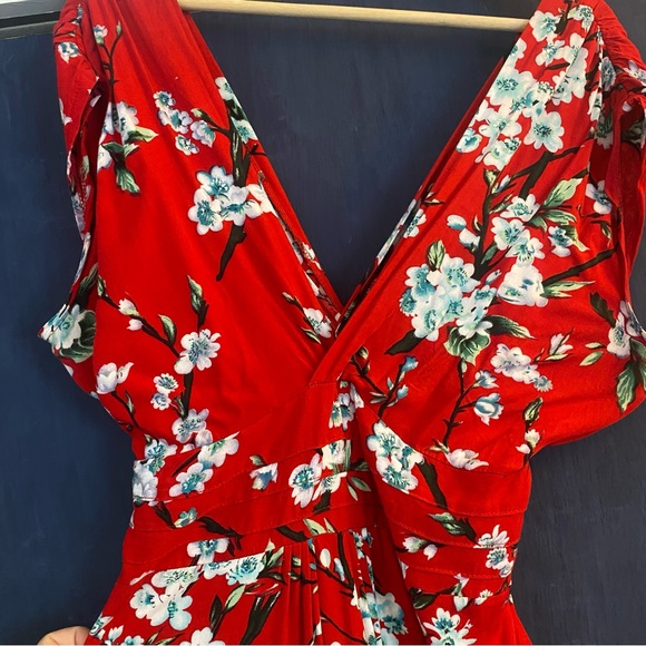 Feeling Serine maxi dress in ruby - Picture 3 of 8